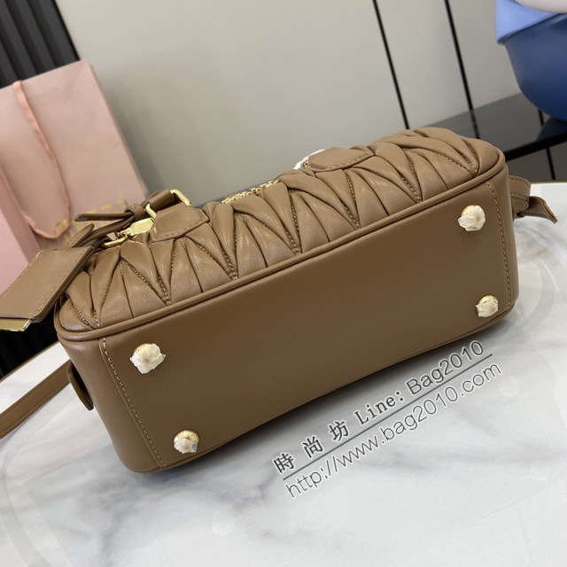 miumiu繆繆專櫃最新款小羊皮保齡球包手提肩背包 jh2536型號：5BB142